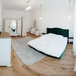 Premium 2 With Balcony, Horea Near Center Kaloşvar
