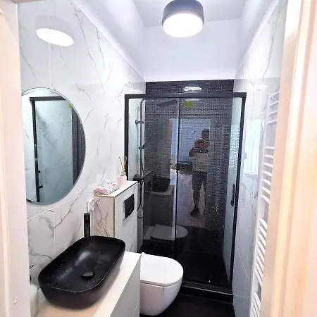 Premium 2 With Balcony, Horea Near Center