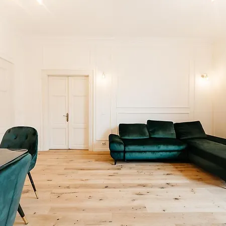 Apartmán Premium 2 With Balcony, Horea Near Center