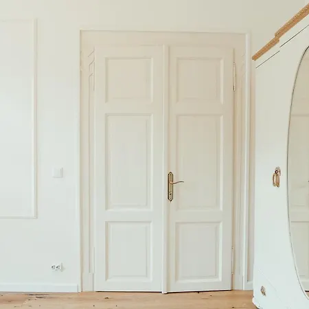 Premium 2 With Balcony, Horea Near Center