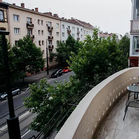 Premium 2 With Balcony, Horea Near Center شقة