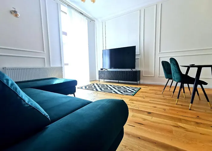 Premium 2 With Balcony, Horea Near Center