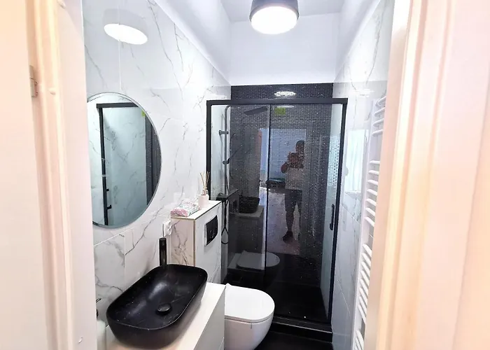 Premium 2 With Balcony, Horea Near Center