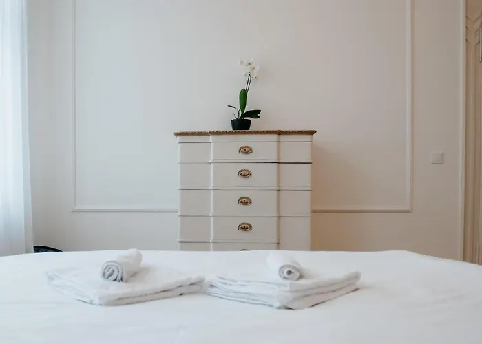 Premium 2 With Balcony, Horea Near Center شقة