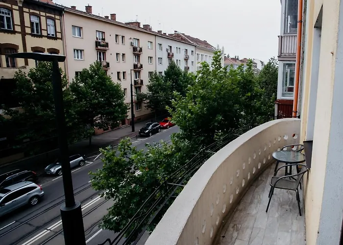 Premium 2 With Balcony, Horea Near Center شقة