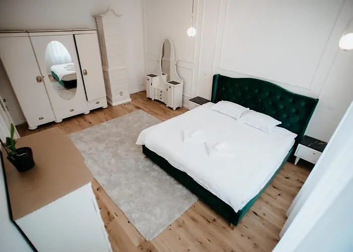 Premium 2 With Balcony, Horea Near Center شقة