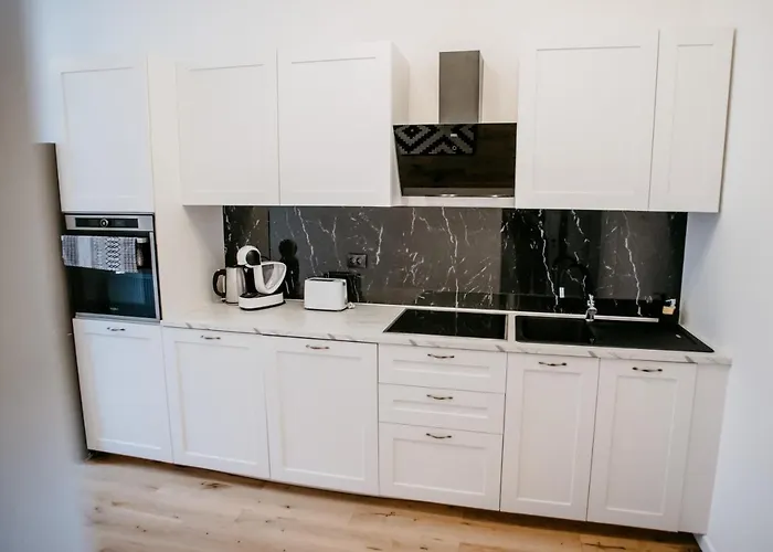 Premium 2 With Balcony, Horea Near Center